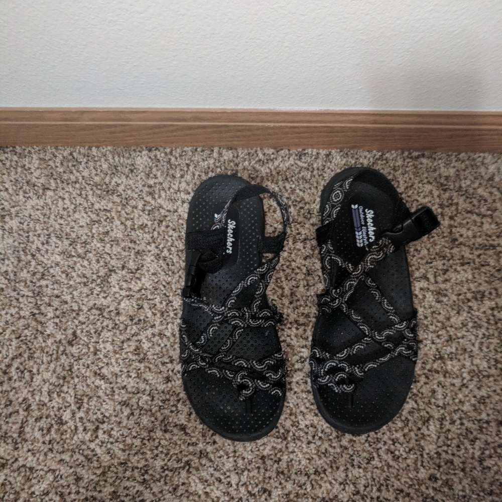 Sketchers Reggae-Happy Sandals